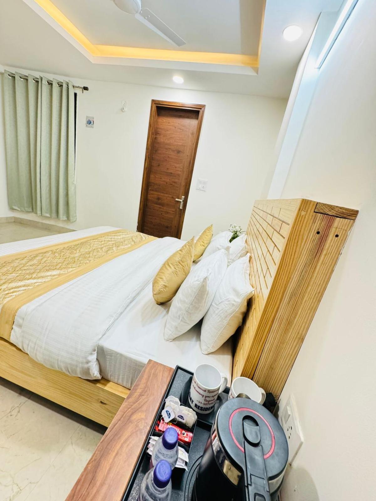 Hotel Ashram View Just 10 Minute Away Form Nizamuddin Railway Station