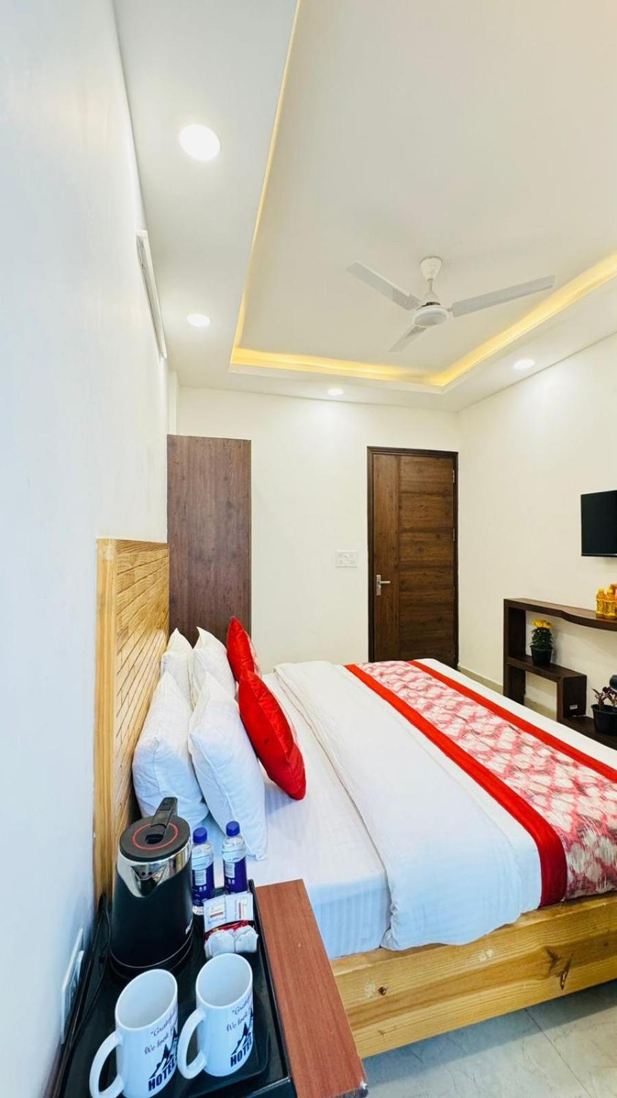 Hotel Ashram View Just 10 Minute Away Form Nizamuddin Railway Station 4*