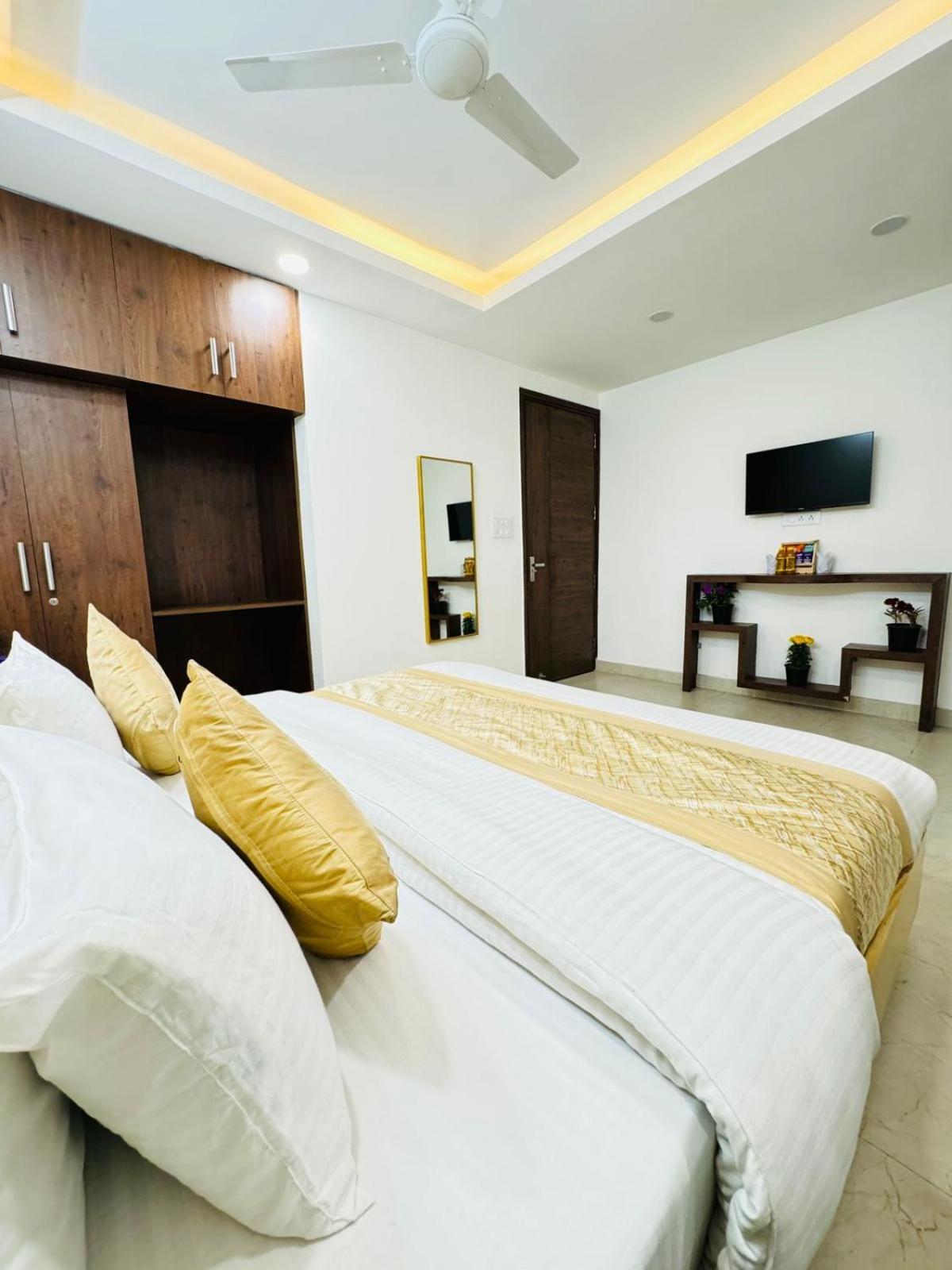 Ashram View Just 10 Minute Away Form Nizamuddin Railway Station