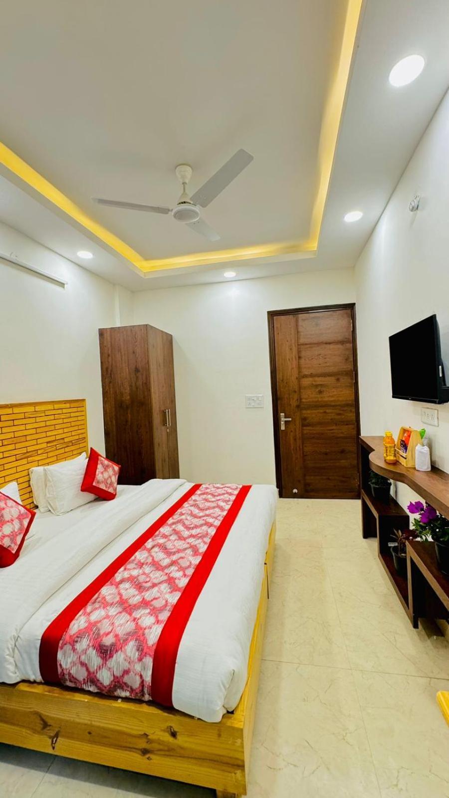 Hotel Ashram View Just 10 Minute Away Form Nizamuddin Railway Station