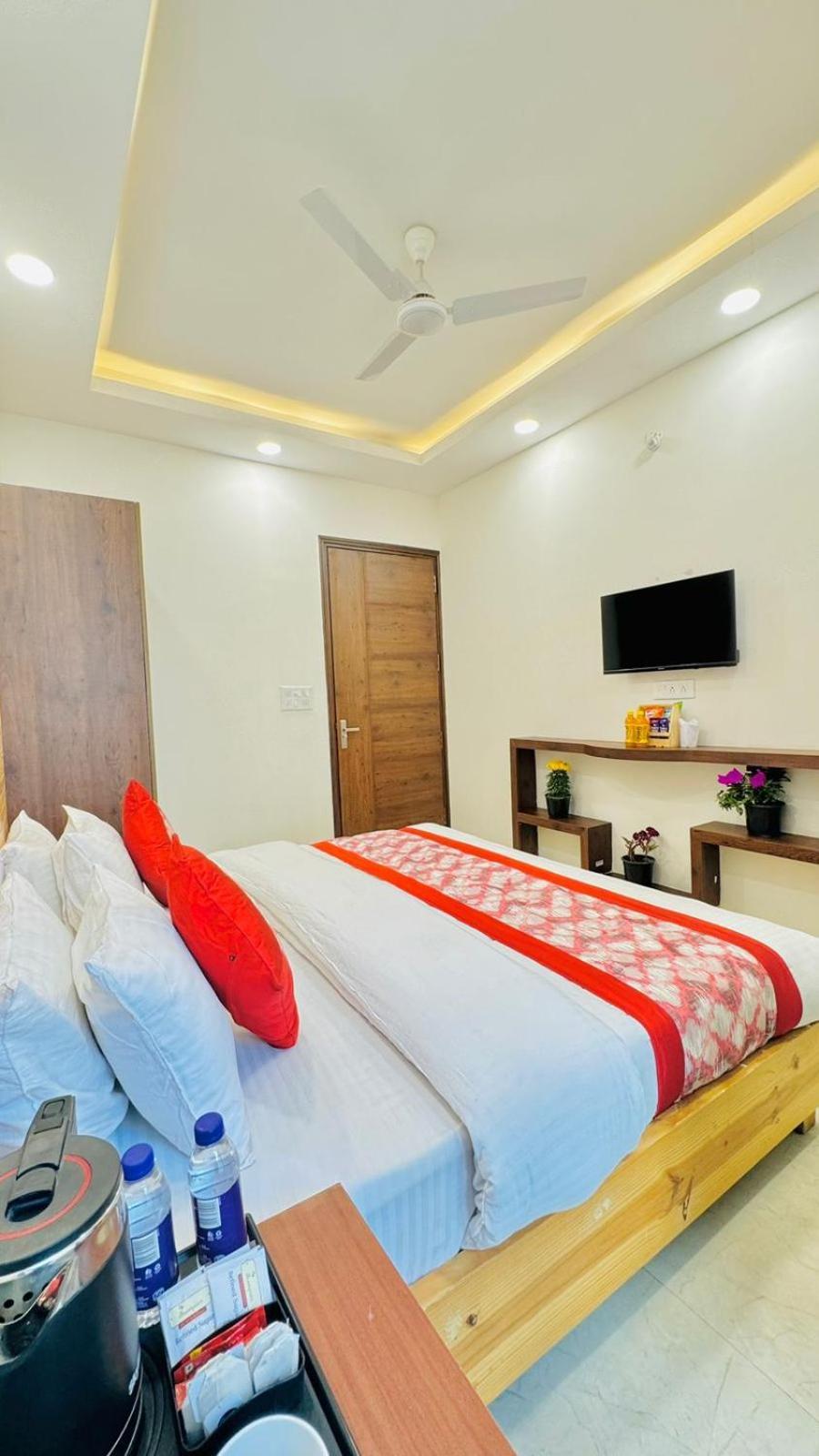 Ashram View Just 10 Minute Away Form Nizamuddin Railway Station Hotel 4*