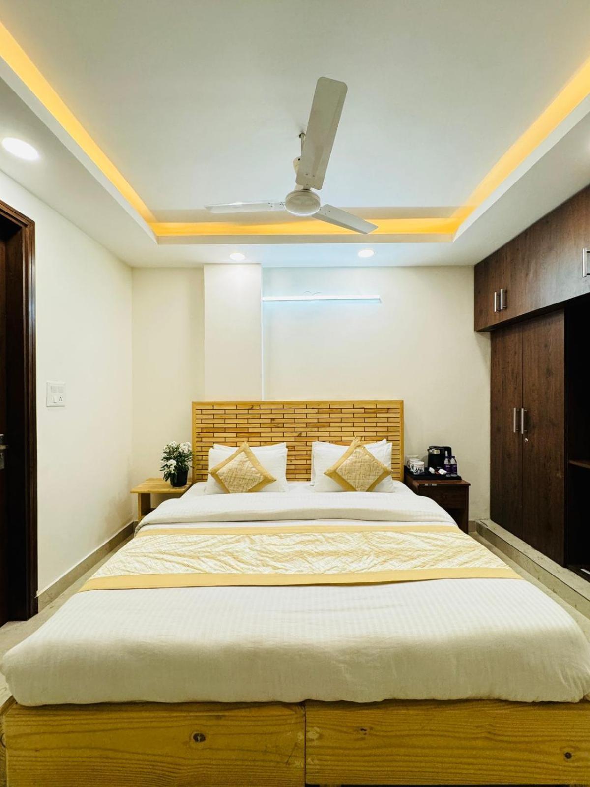 Hotel Ashram View Just 10 Minute Away Form Nizamuddin Railway Station