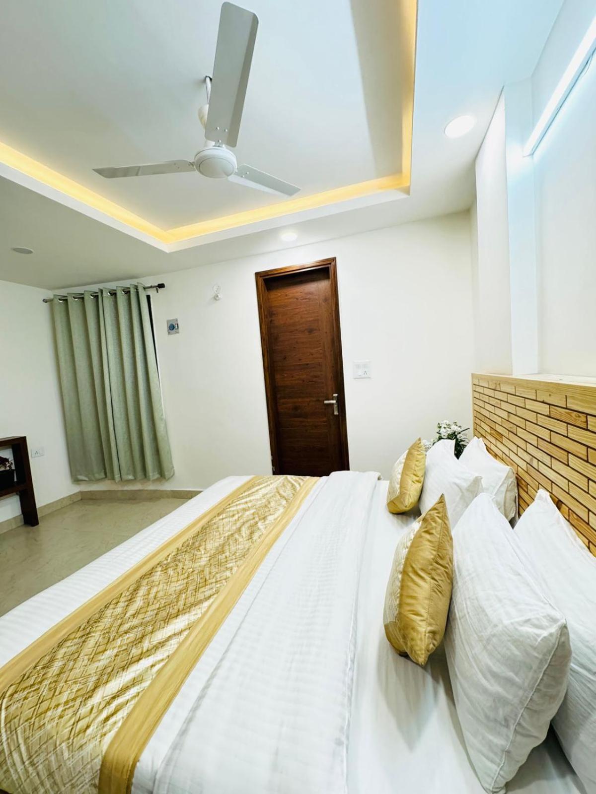 Hotel Ashram View Just 10 Minute Away Form Nizamuddin Railway Station New Delhi