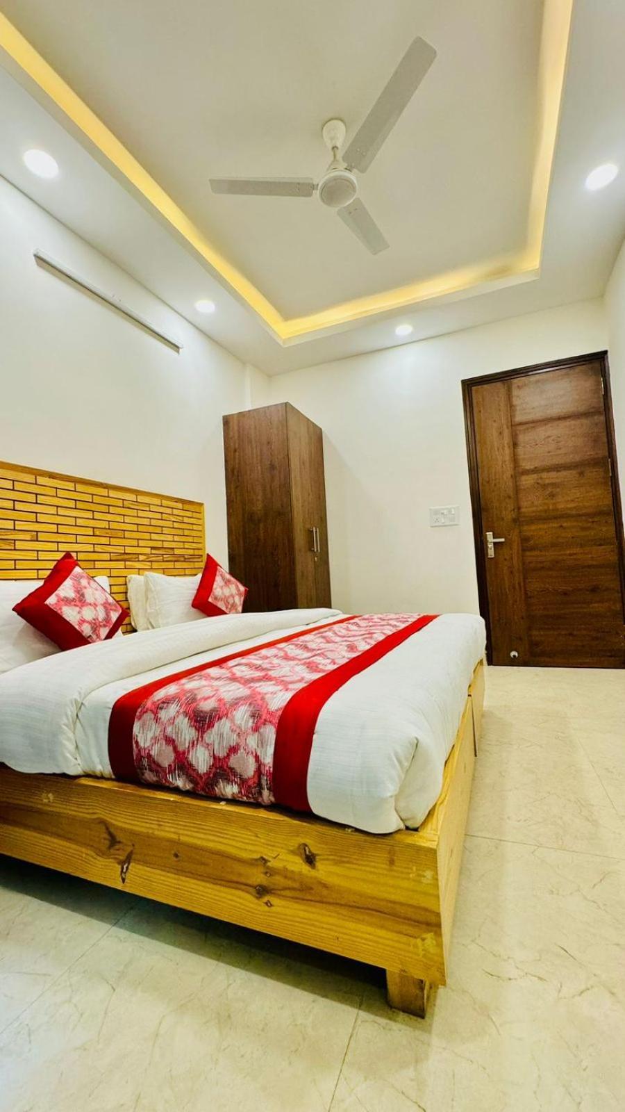 Hotel Ashram View Just 10 Minute Away Form Nizamuddin Railway Station