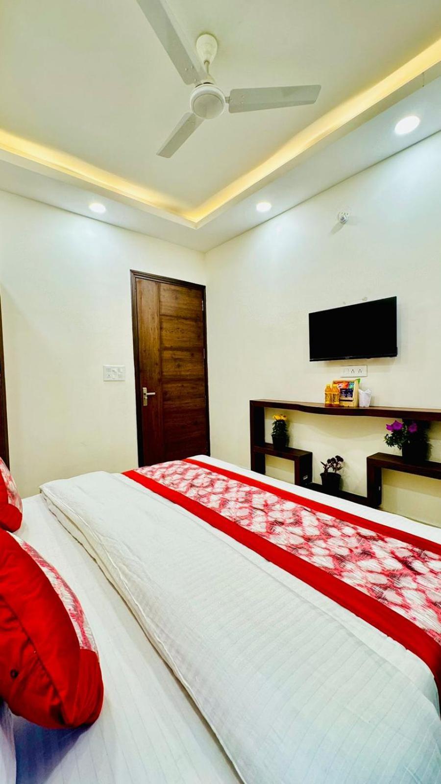 Hotel Ashram View Just 10 Minute Away Form Nizamuddin Railway Station 4*